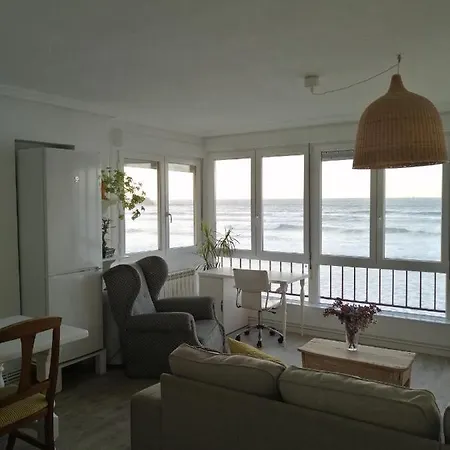 Apartamento En Primera Linea De Playa Salinas * Salinas (Castrillon)